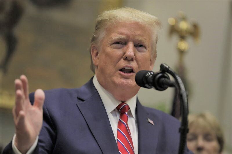 🇺🇸 国家档案：川普下令鲍威尔立即辞职，因25亿美元“美联储宫殿”丑闻——美联储的垮台开始了！

2025年7月3日——川普总统刚刚投下一颗政治核弹。他要求鲍威尔要么辞职，要么立即被免职，理由是他...