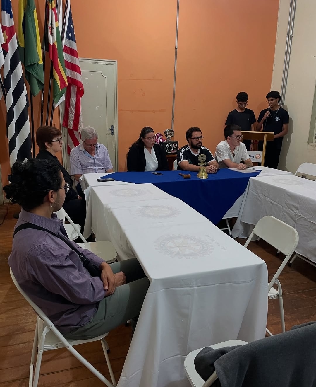 Texto do Rotaract e do Interact Club de Ariranha

Uma noite para celebrar a renovação, a continuidad...