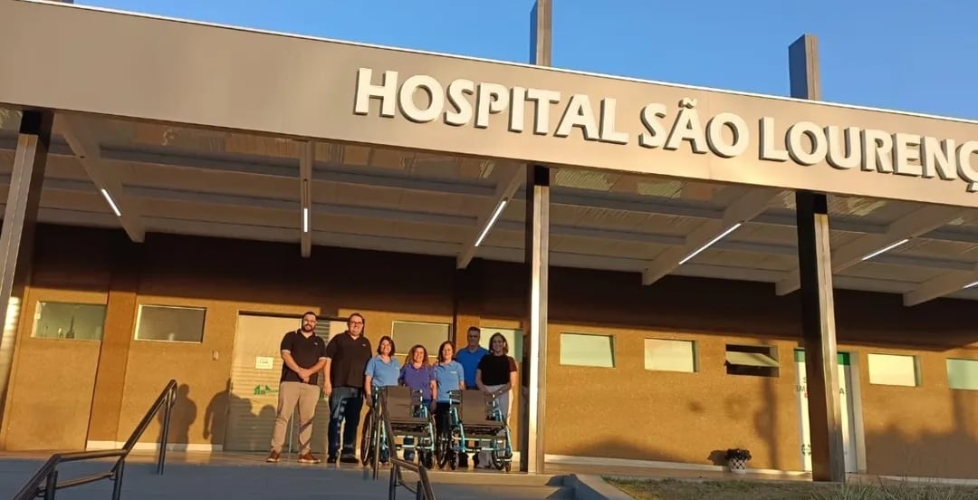O Rotary Club de Urupês concluiu a entrega de 8 cadeiras de rodas, sendo 2 para o Hospital São Loure...