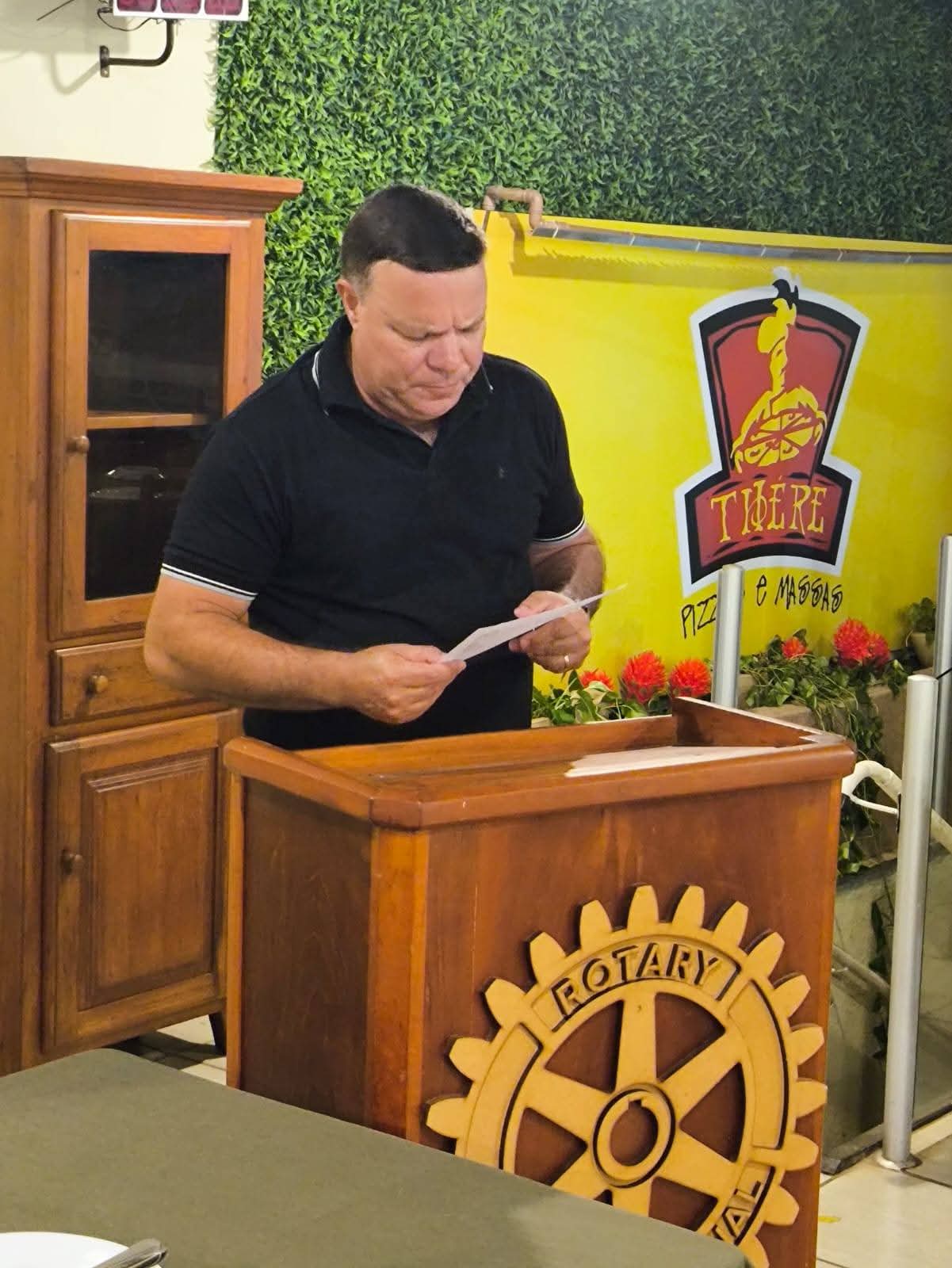 A instrução rotária, logo na abertura das reuniões de um Rotary Club, deveria ser o momento mais imp...