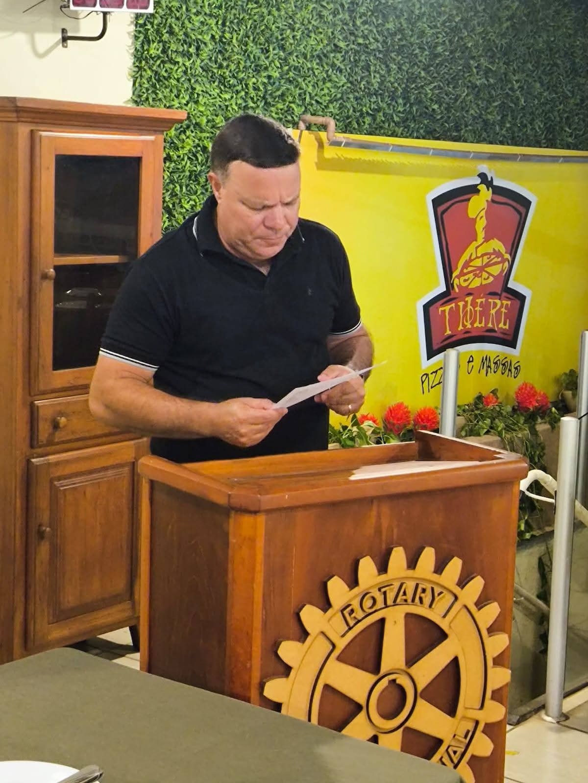 A instrução rotária, logo na abertura das reuniões de um Rotary Club, deveria ser o momento mais imp...