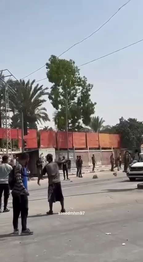 Once again, Hamas has hijacked the aid trucks in Gaza!
Watch for your selves and quit being fed lies...