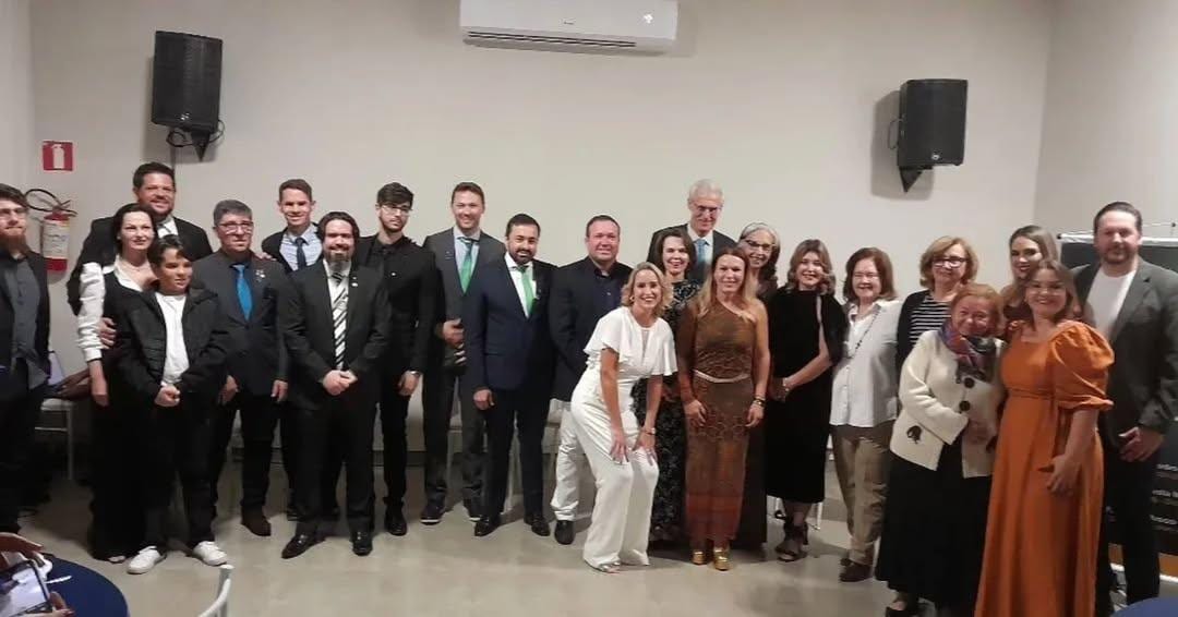O Rotary Club de Votuporanga - Novo Milênio admitiu quatro novos associados em cerimônia realizada n...