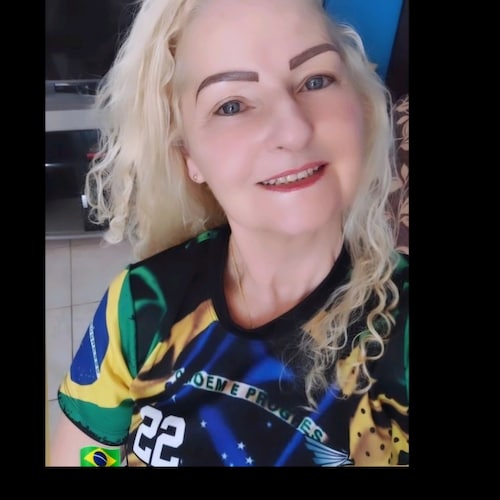 Professora de LP e Literatura, gaúcha, gremista,  patriota, conservadora, cristã, armamentista, casada. Agro é essencial...