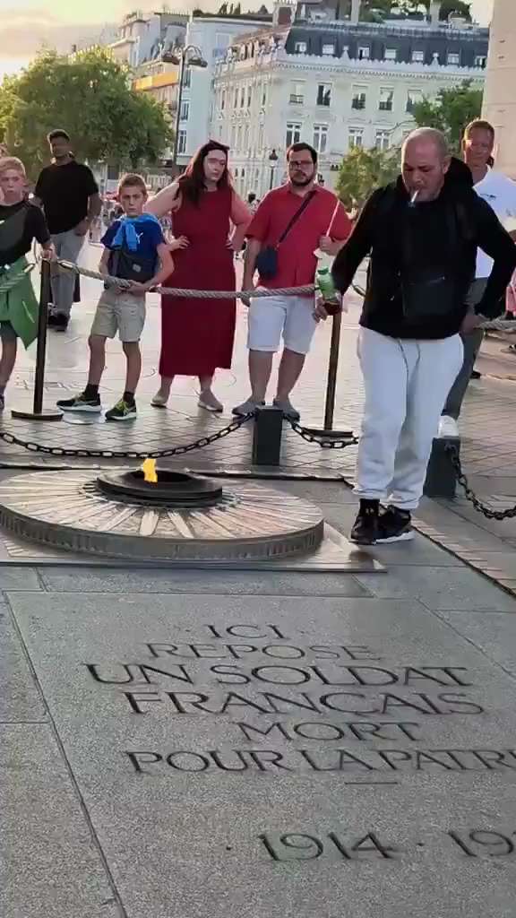 TommyRobinson1 on GETTR : Moroccan identified as the POS who lit his cigarette on the Eternal Flame of the Tomb of the Unknown Soldier in Paris.

M...