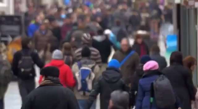 老板必须为一个3000元的员工缴纳高达1930元的社保，员工自己还要再缴几百元，40% 的 都被中共收割，毫无疑问这就是税，税率还很高。原本老板和员工可以合作不缴社保，现在政府鼓励员工举报老板不缴社保...