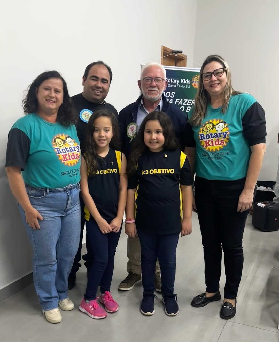 Rotary Kids de Santa Fé do Sul, coordenado pelas conselheiras Tia Ivone e Tia Patrícia, APADRINHA o ...