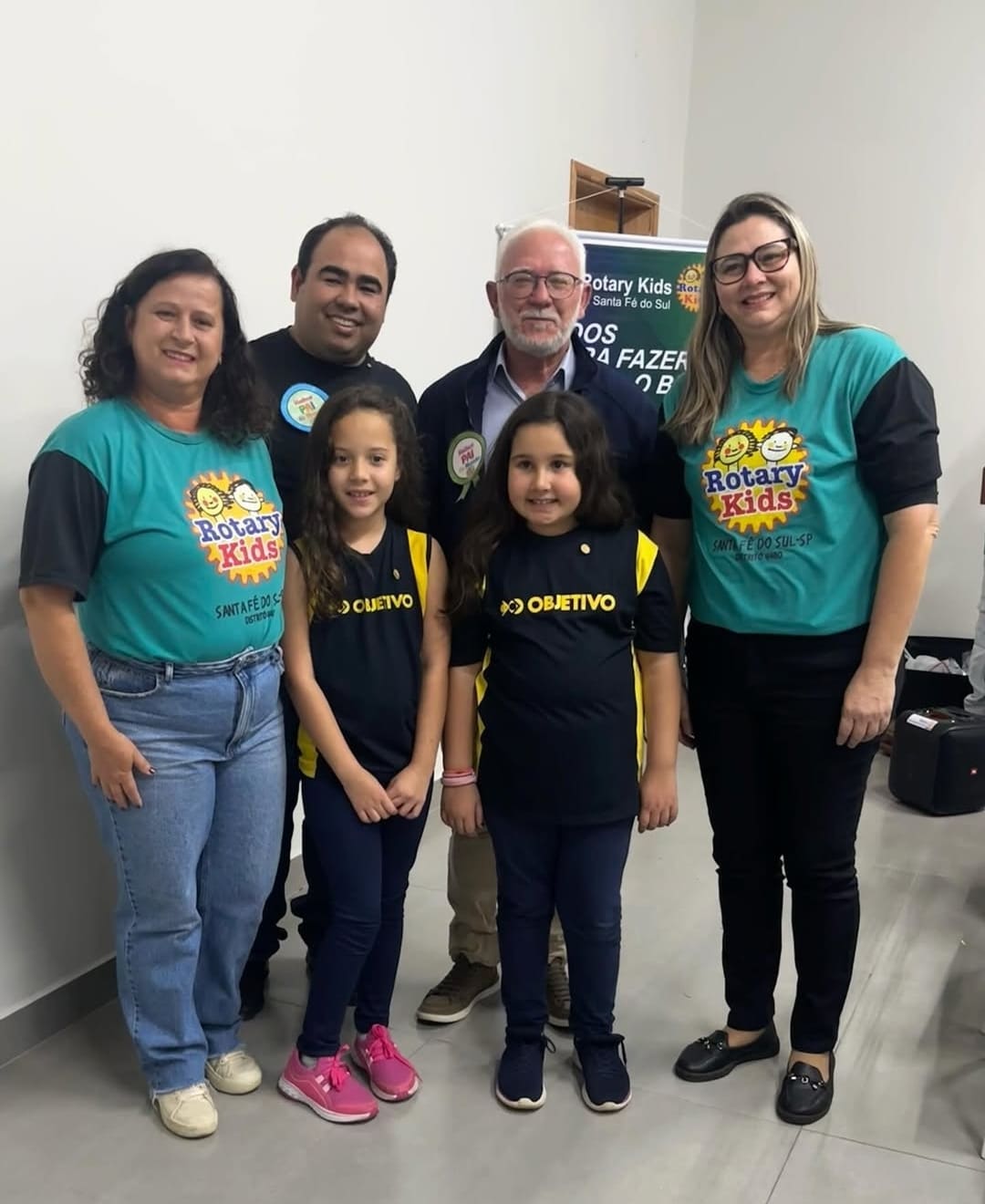 Rotary Kids de Santa Fé do Sul, coordenado pelas conselheiras Tia Ivone e Tia Patrícia, APADRINHA o ...