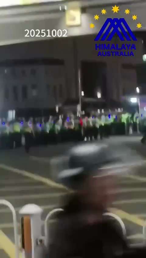 編號：3️⃣3️⃣3️⃣
【中共亂象】9月29日，广州惠州，一官员全家15口全被灭门，其中包括三个老婆与7个孩子、三个保姆、一个司机及官员本人。当地出动大批警察开赴现场！中共国开启孟加拉国和尼泊尔国模...