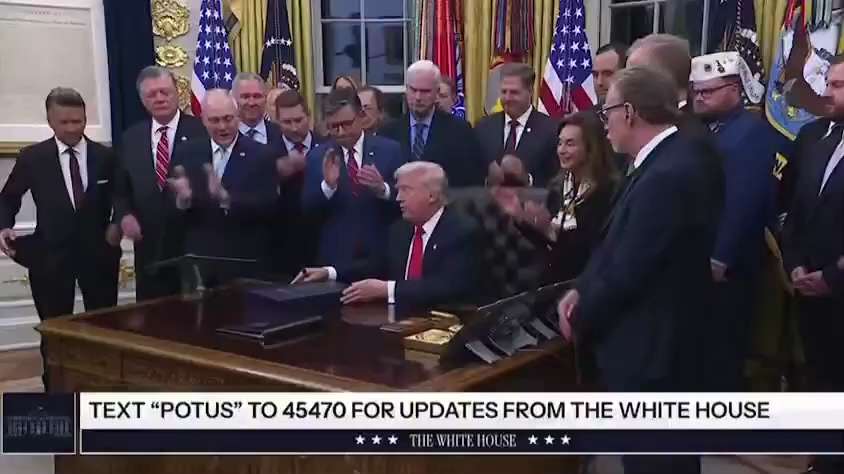 【美国之声--联邦政府重新开门运作】2025年11月12日川普总统签署了临时拨款法案（CR），联邦政府重新开门运作！

#联邦政府重新开门运作 #美国之声 #美国上海农场
