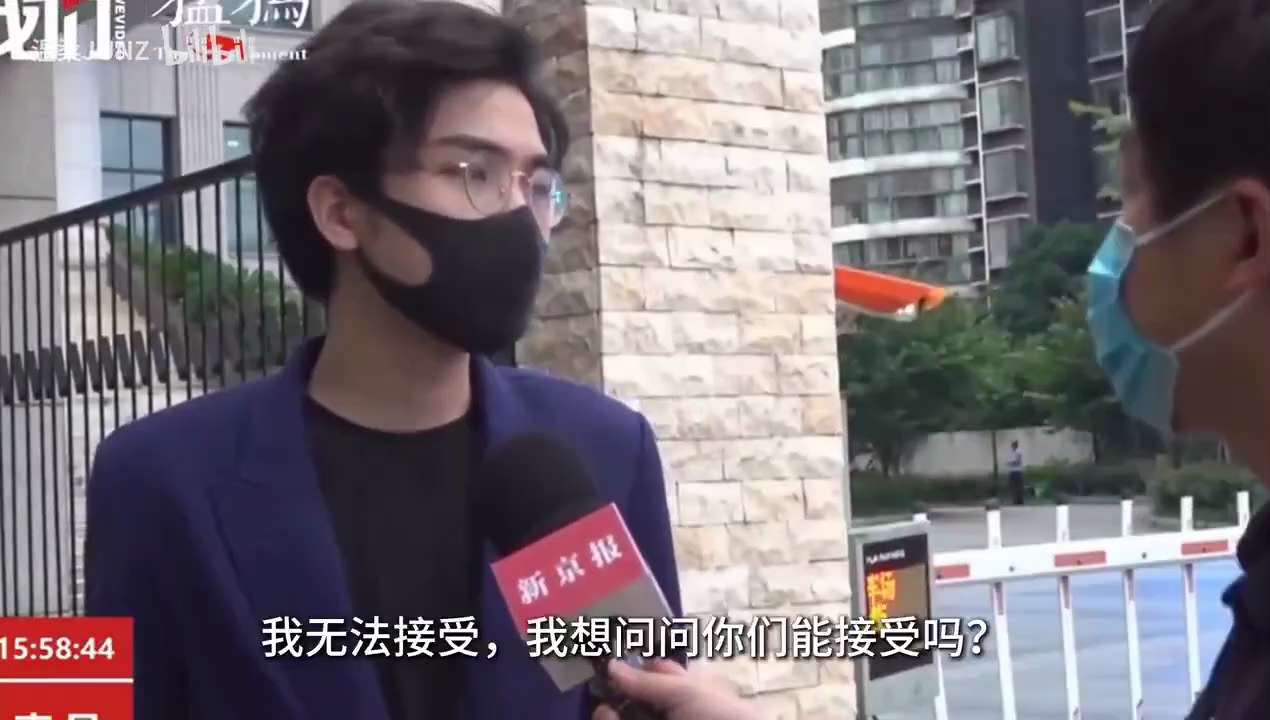 戒网瘾机构假警抓人

2025.11.14 ，B站博主 JUNZ 再曝“戒网瘾机构假警抓人”。视频内容记录的是 戒网瘾机构教官冒充警察，在大白天直接抓人、殴打、控制自由。

画面中，数名黑衣男子亮出“...
