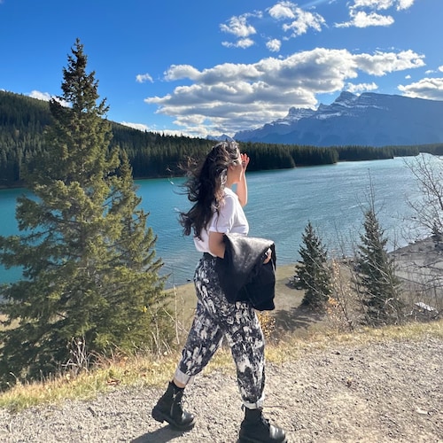 【SBF表示：】

2020年时，我的政治立场偏向中左。到了2022年——在亲眼目睹了Gensler 和 拜登政府司法部对加密货币的打压之后——我成了中间派，并私下向共和党捐赠了数千万美元。

几周后...