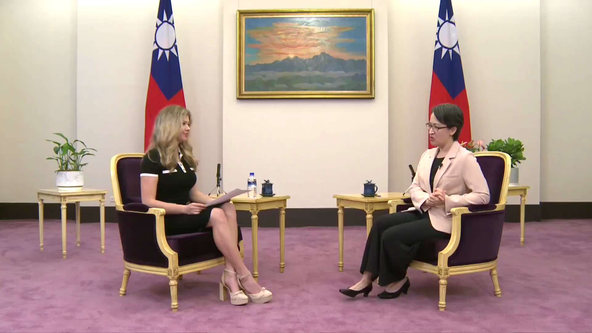 台湾副总统萧美琴：中共运用孙子兵法式的“不战而胜”策略——心理战、认知战、虚假信息、网络攻击和政治渗透——迫使社会屈服。

Taiwan VP Bi-khim Hsiao: CCP uses Sun ...