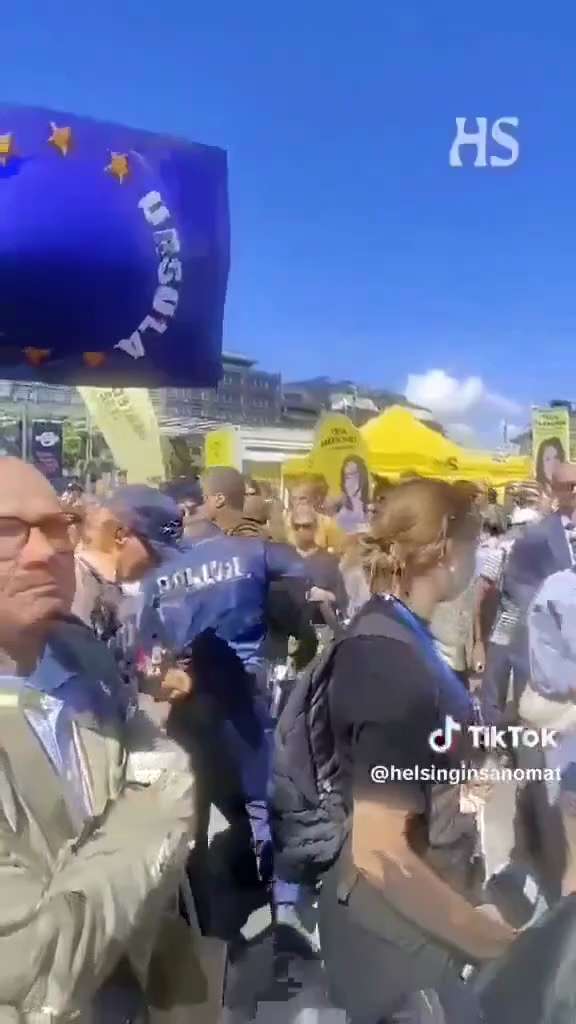 欧盟主席冯德莱恩表示欧盟保护言论自由

她告诉一群抗议她的民众，他们应该庆幸自己身处欧盟，因为在这里他们可以自由地进行抗议。

就在这时，一名男子因抗议活动被捕。

你编都编不出来这种剧情。