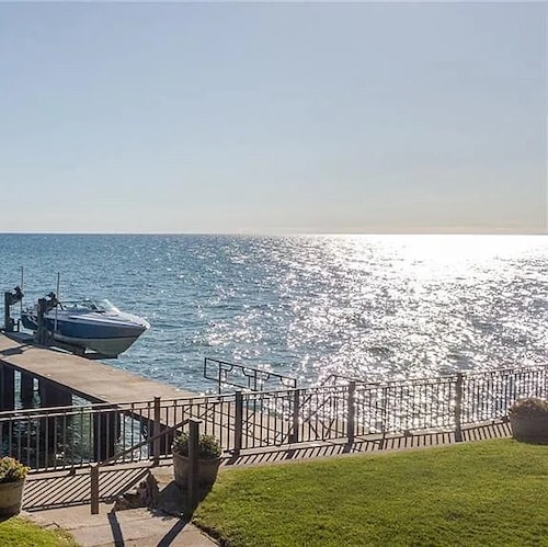 Pro first amendment. Pro second amendment. Pro ninth amendment