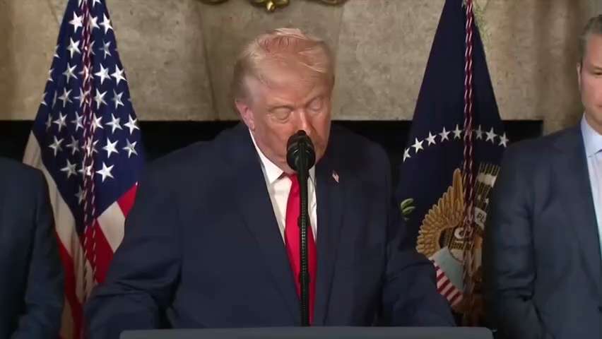 🇺🇸🛥📈 — 美国总统唐纳德·特朗普誓言要恢复美国二战时期的造船水平：
“美国海军将与我共同主导这些舰艇的设计，因为我是一个非常注重美感的人。”