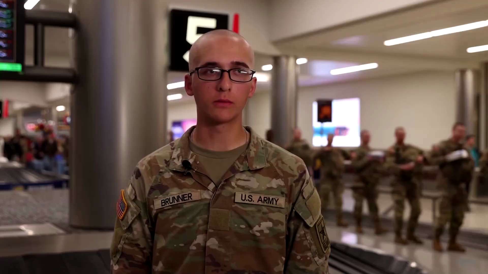 Thousands of new US Army recruits have begun returning home in time for some Christmas cheer. The tr...