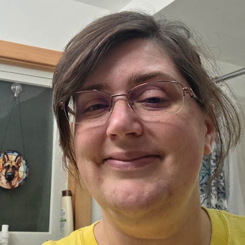 I'm a wife, mom who love to read books, go for walk, do diamonds paint and like to play the piano and flute too.