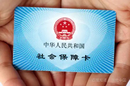 我让Ai模仿 中国社保医保结构的总设计师是红卫兵酒桌上炫耀 ， 又用福尔摩斯西方人的思维来理解这个模式。 中西交叉验证 来让人明白这个骗局 ， 例如 中国人解释不清楚的“户口” ，西方人解释“户口” ...