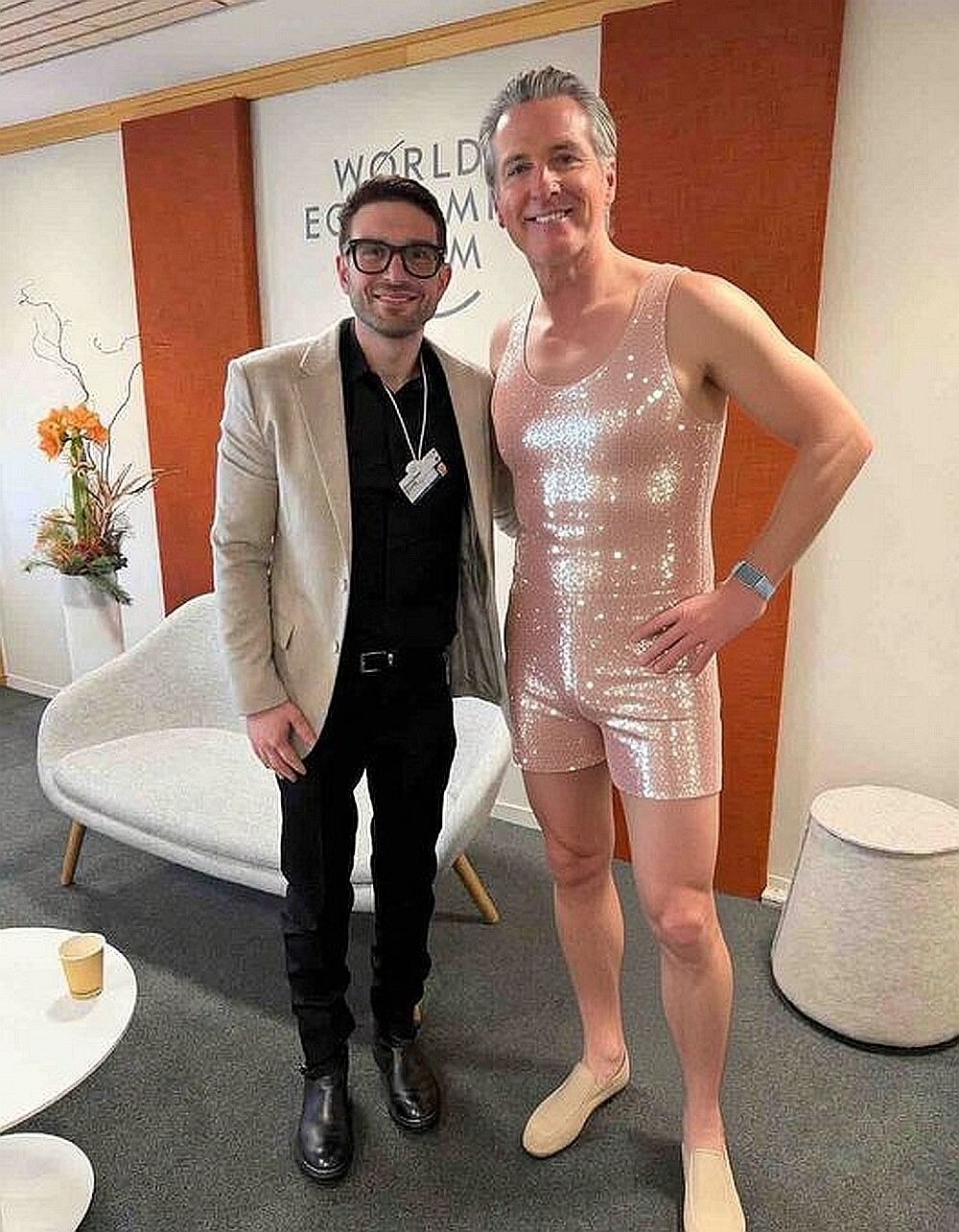 Patrick Bateman meets Sparkle Beach Ken in Davos 🤣😂😆
