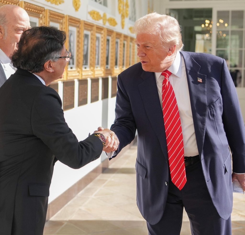 🚨 BREAKING: Colombian President Petro just BENT THE KNEE, meeting with President Trump at the White...