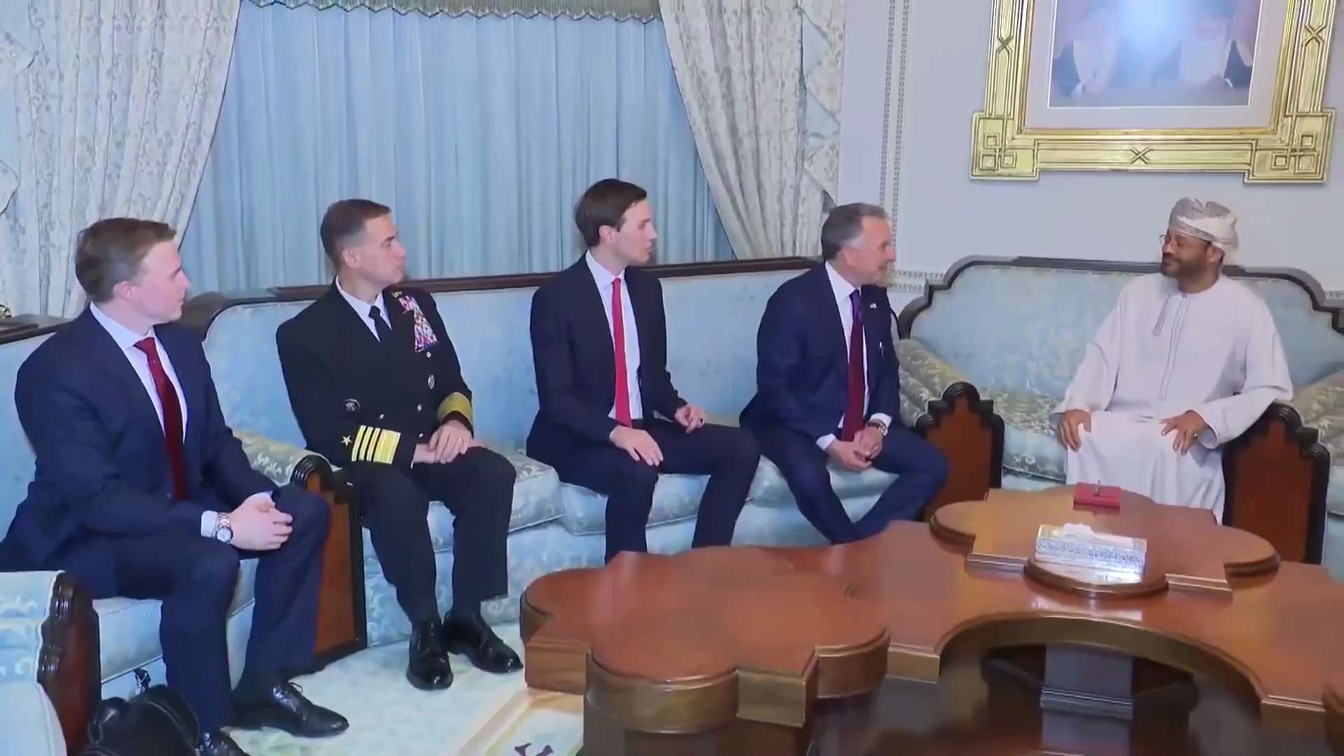 🚨🇺🇸🇮🇷美伊在阿曼会谈第一轮结束
👉 下轮“未来几天”继续

💥2月6日（周五），美国与伊朗在阿曼首都马斯喀特举行的会谈告一段落；双方同意保持谈判渠道、未来几天继续下一轮（阿曼担任东道...