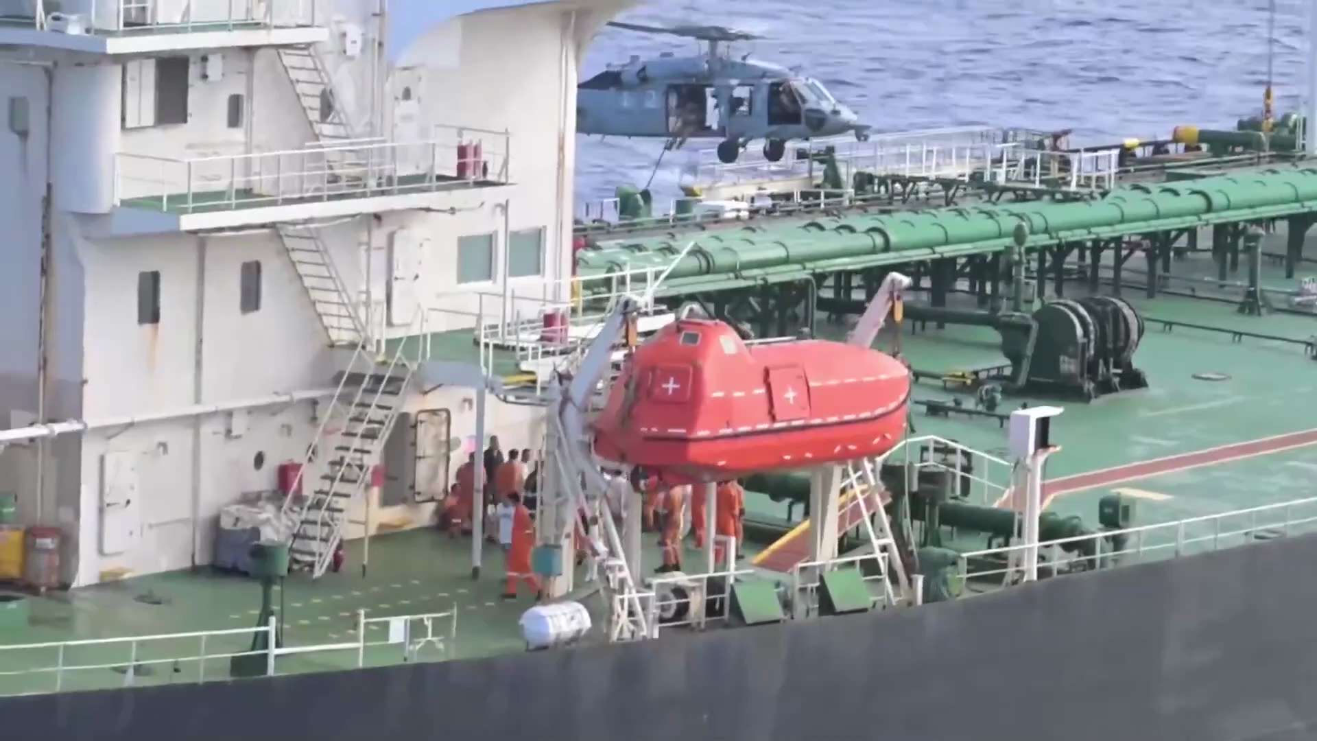 美军万里追猎！印度洋截停“影子舰队”油轮，川普“海上隔离令”发威

2月10日，美国五角大楼（现官方称“战争部”）9日宣布在印度洋成功拦截并登临制裁油轮“Aquila II”号。该船因违反川普总统在加...