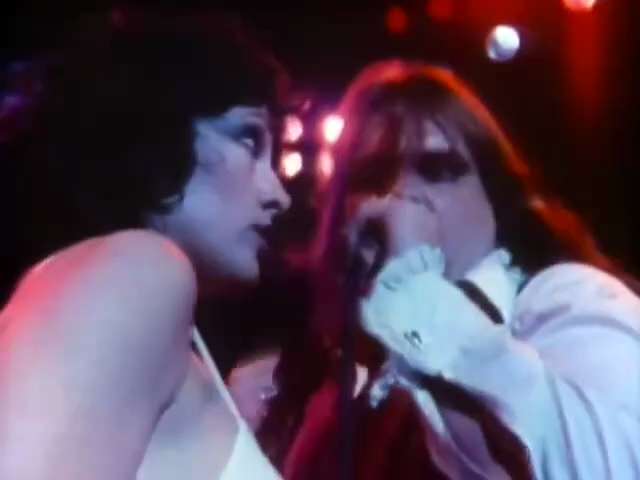 Such an amazing song...
They definitely don't make music like this anymore  

