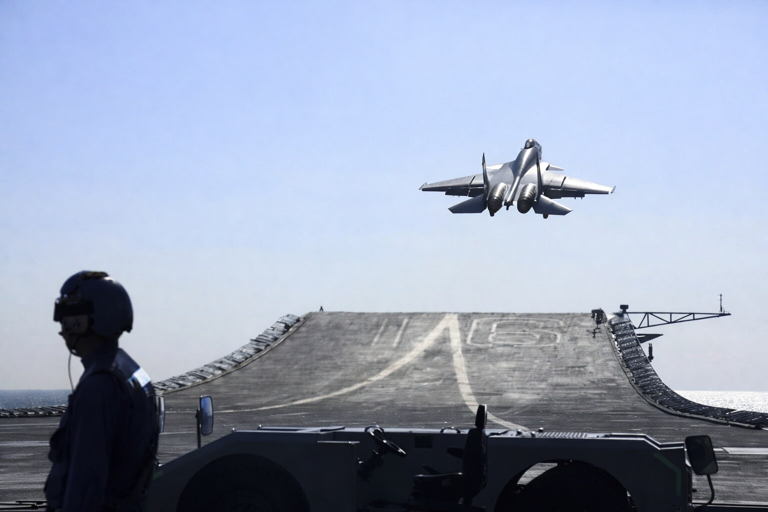 空中対峙：米軍機が突如として黄海防空識別区へ飛来

【2月23日】今週初め、在韓米軍（USFK）と中国軍機が黄海上空で短時間の空中対峙を起こした。米空軍による異例の演習行動に対し、中国共産党軍が戦闘機...