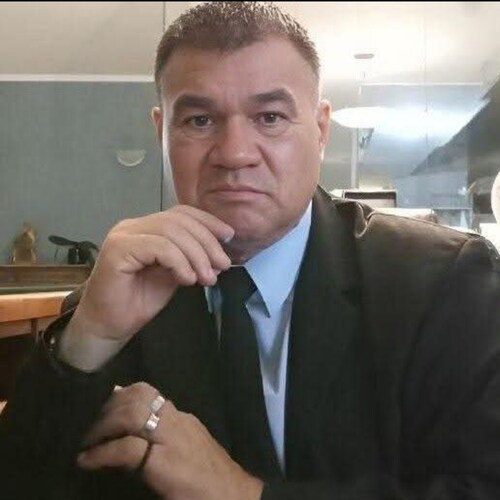 De Direita Conservadora, temente a Deus, de família tradicional e Bolsonarista... 
DEUS É BOM E O DIABO NÃO PRESTA ...