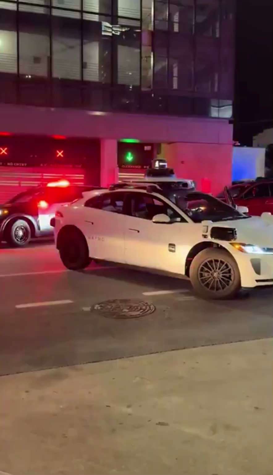 WATCH: A Waymo vehicle blocked traffic as first responders raced to the Austin bar mass shooting, wh...
