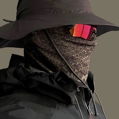 I had been scrolling through a gaming forum when someone mentioned a platform with a mix of slots and live games. Curiou...