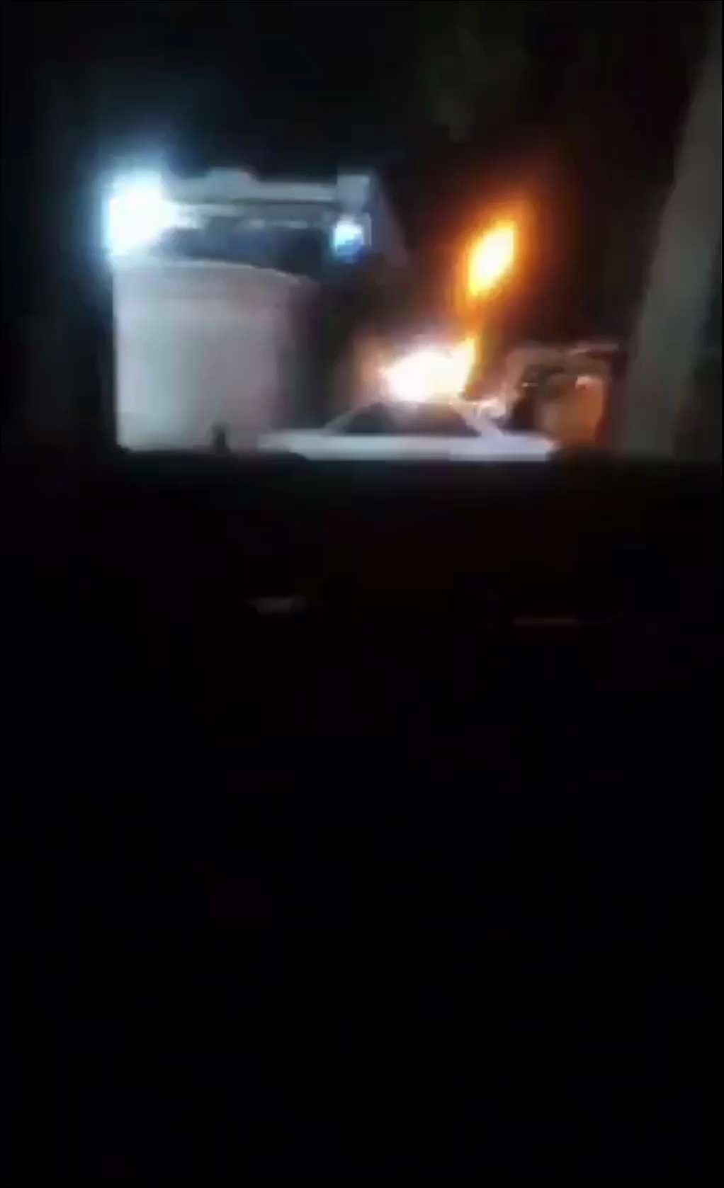 伊朗政权正在崩溃：不断有报道称，伊朗各地巴斯基民兵哨所遭到迅速而有针对性的驾车枪击。随着越来越多的巴斯基民兵——这个曾经可靠的街头力量——不再值早班，而是待在家中，整个政权体系明显出现裂痕。 这并非随...