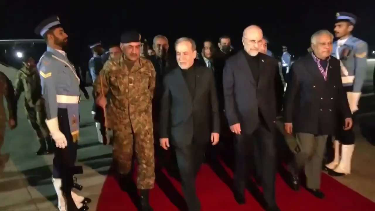 【美国之声】2026年4月10日，伊朗议会议长穆罕默德-巴盖尔·加利巴夫（Mohammad-Bagher Ghalibaf）与伊朗外长阿巴斯·阿拉奇（Abbas Aragchi）已抵达巴基斯坦伊斯兰堡...