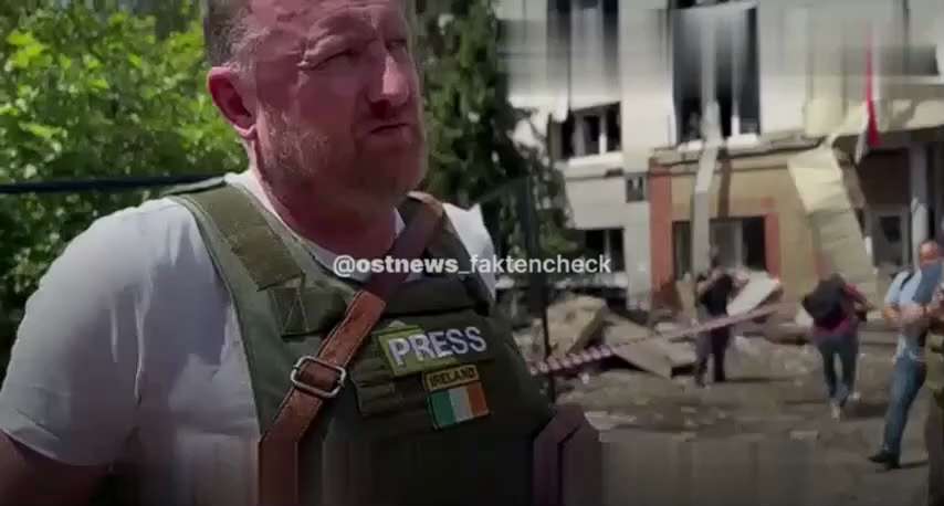 大鹅与乌克兰的战争是越来越离谱了

爱尔兰记者在斯塔罗别尔斯克惨案现场报道：基辅是一个“恐怖政权”
爱尔兰记者查伊·鲍斯（Chay Bowes）周日与其他外国记者一起前往斯塔罗别尔斯克悲剧现场，乌克兰...