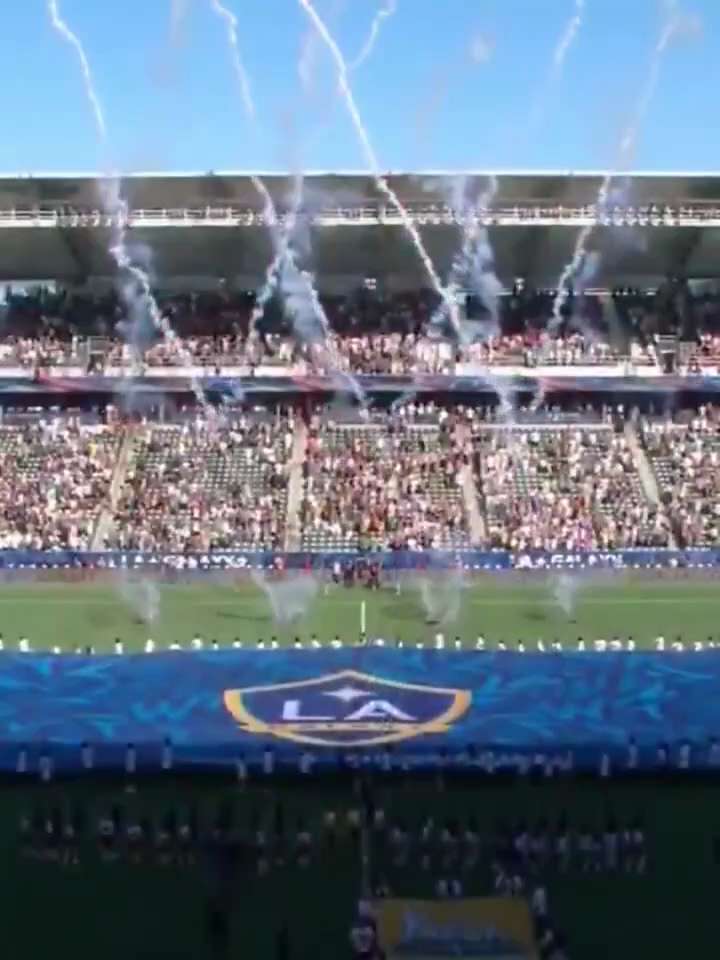 This is how the anthem is supposed to be sung.

http://citizenfreepress.com/
