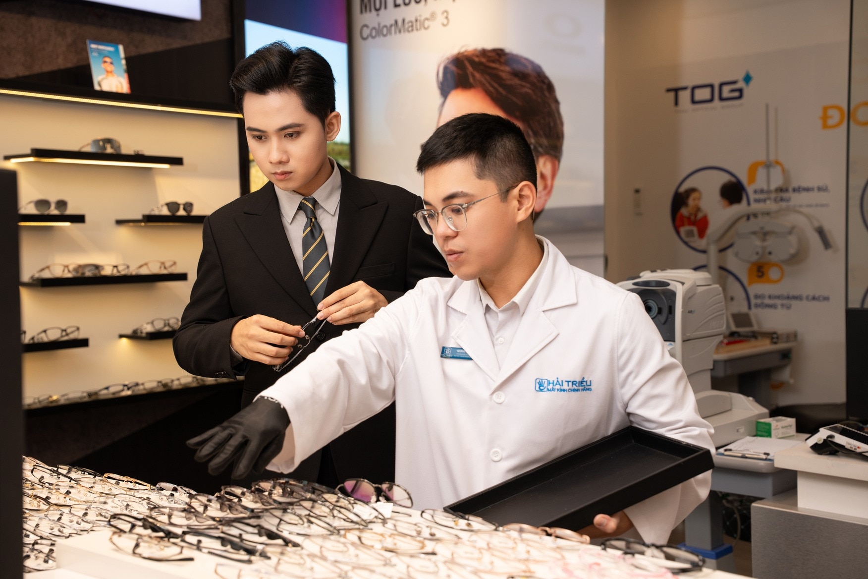 Showroom Kính Hải Triều: Điểm đến hàng đầu cho mắt kính chính hãng

Mắt kính chính hãng mang lại trả...