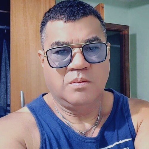 De Direita Conservadora, temente a Deus, de família tradicional e Bolsonarista... 
DEUS É BOM E O DIABO NÃO PRESTA ...