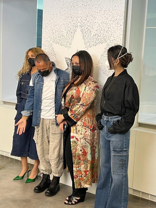 郭先生在跟战友们一起和G｜Fashion 团队 试装中 ～～～ ☺️☺️🥰🥰😍😍😍😍

@gfashion @miles @ddnyc @changdaobrother