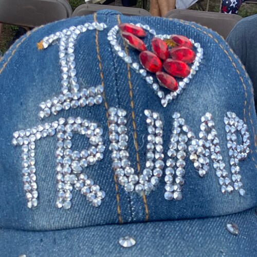 #TrumpWon2020🇺🇸🇺🇸 KC Chiefs 🏈FL girl 🌴 #MAGA Love our Country, Love our Flag, Love TRUMP & Love the USA🇺🇸       ...