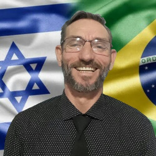 comentarista político conservador de direita, moralidade e carater não é virtude e sim uma obrigação.