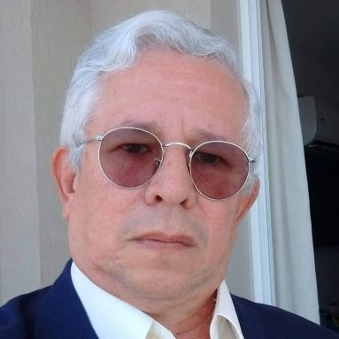 Brasileiro conservador escritor ocasional. Área de formação: Administração de empresas.