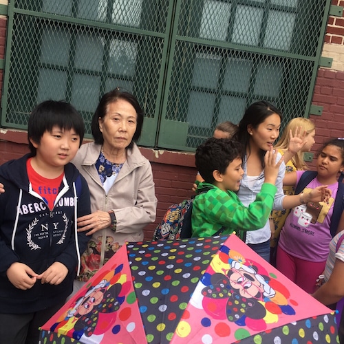 我们住纽约.我来自上海.照片上是我13天帶大的外孫.在8/26/2020被诈骗犯被告：Ka Hong Kong 共谋儿童保护局骗子Jessica Webber:6467614067 & LIJ 医院职员报假案，中午将我女儿滥捕去精神病院，下午将外孙交于家暴虐待，身份盗窃父亲.至今未能见到