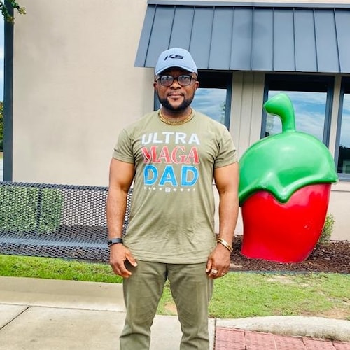 Core Conservative, Electrical Engineer, Hala Madrid, D.J.Trump our lifetime President. Best morals for all children arou...