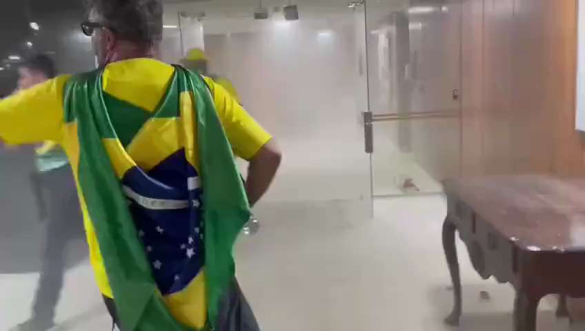PRESIDENTIAL PALACE STORMED AND BEING OCCUPIED BY PROTESTERS RIGHT NOW; LULA’S WHEREABOUTS NOT KNOWN...
