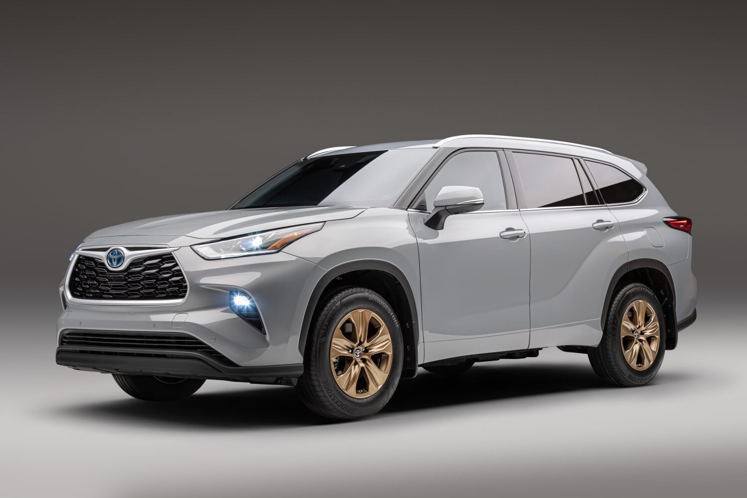 On average, #ToyotaHighlanderbrakepads will last between 30,000 and 70,000 miles. However, this is just an average and your particular braking habits can impact how long your brake pads will last. For example, if you do a lot of stop-and-go driving in the city, your brake pads may wear down more quickly than if you mostly drive on the highway.
Read More: https://www.locardeals.com/brake-pads-for-toyota-highlander/