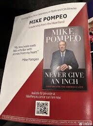 在蓬佩奥的自传中，谈到他秘访北韩与金正恩会面，金说：“没想到局长会出现，我知道你一直想暗杀我。”蓬佩奥决定来一点美式幽默，于是他答道：“是的委员长，我现在还在想杀了你。”而谈到美军在半岛的驻军，金正恩...