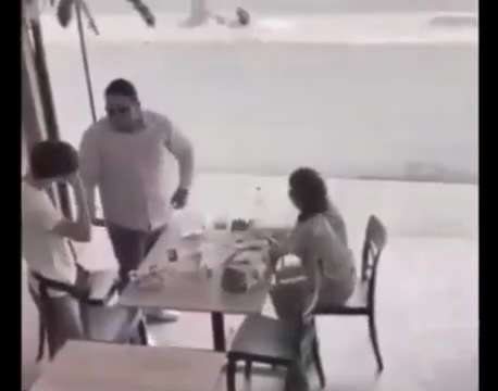 Thought of the day. 

Even if people hate you, do something good, no, do something GREAT today.

Bec...