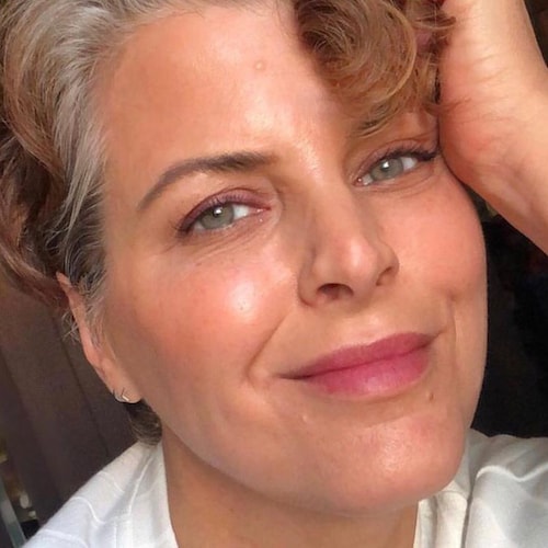 Hi there,I am Sarah diamond white,single,no kid,I live alone,caring,God fearing,honest and trustworthy woman