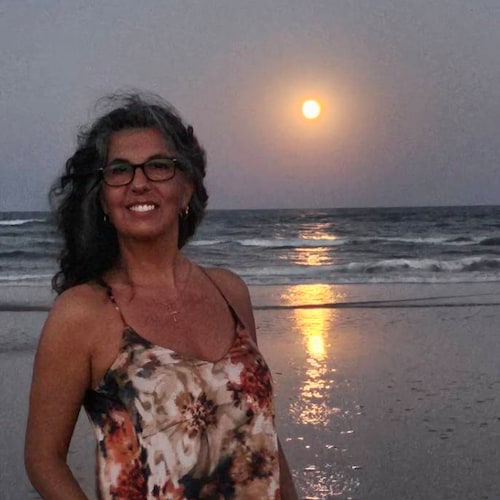 Mom, wife to 26 years USAF Veteran, friend, aunt, sister, daughter.... love to cook for the one I love, bulldog lover, c...